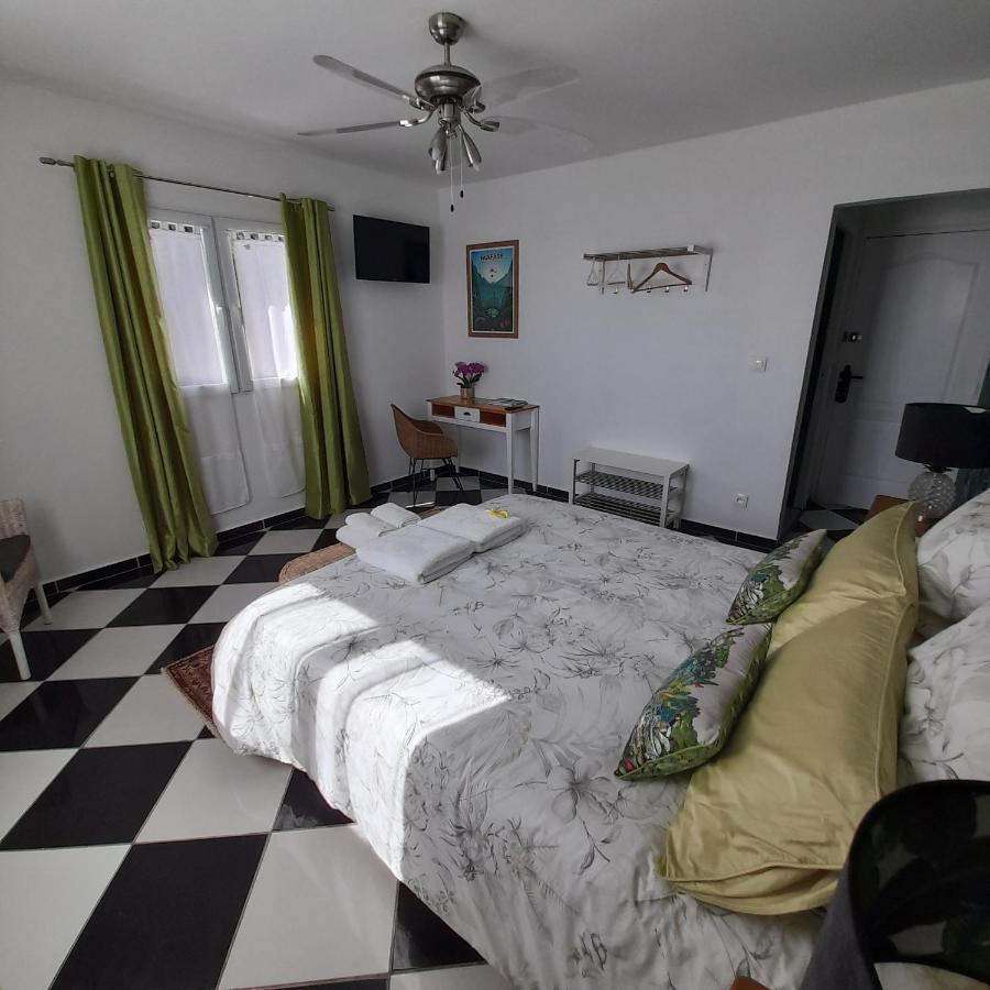 Villa Garriga Le Bois de Nefles  Bilik gambar