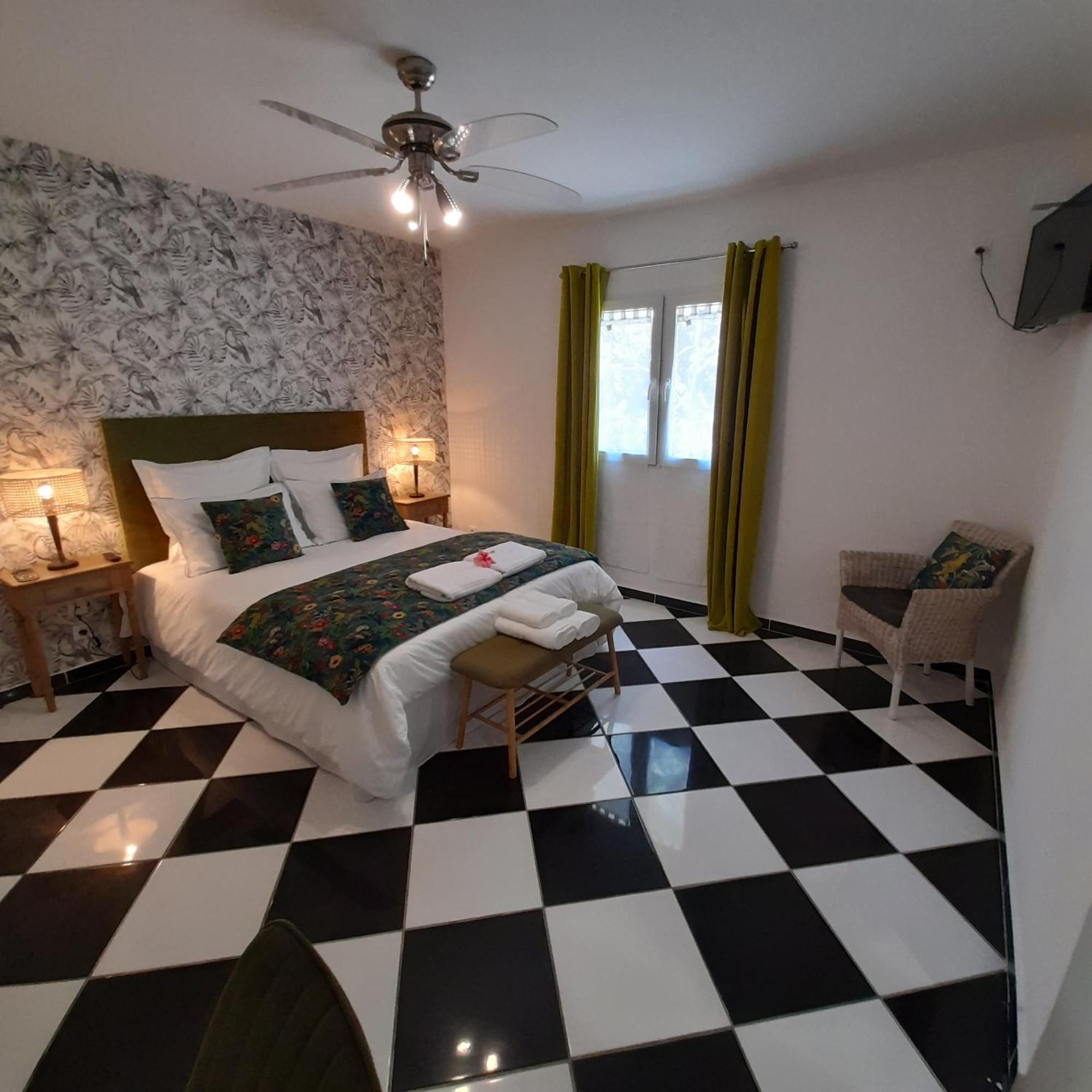 Villa Garriga Le Bois de Nefles  Bilik gambar
